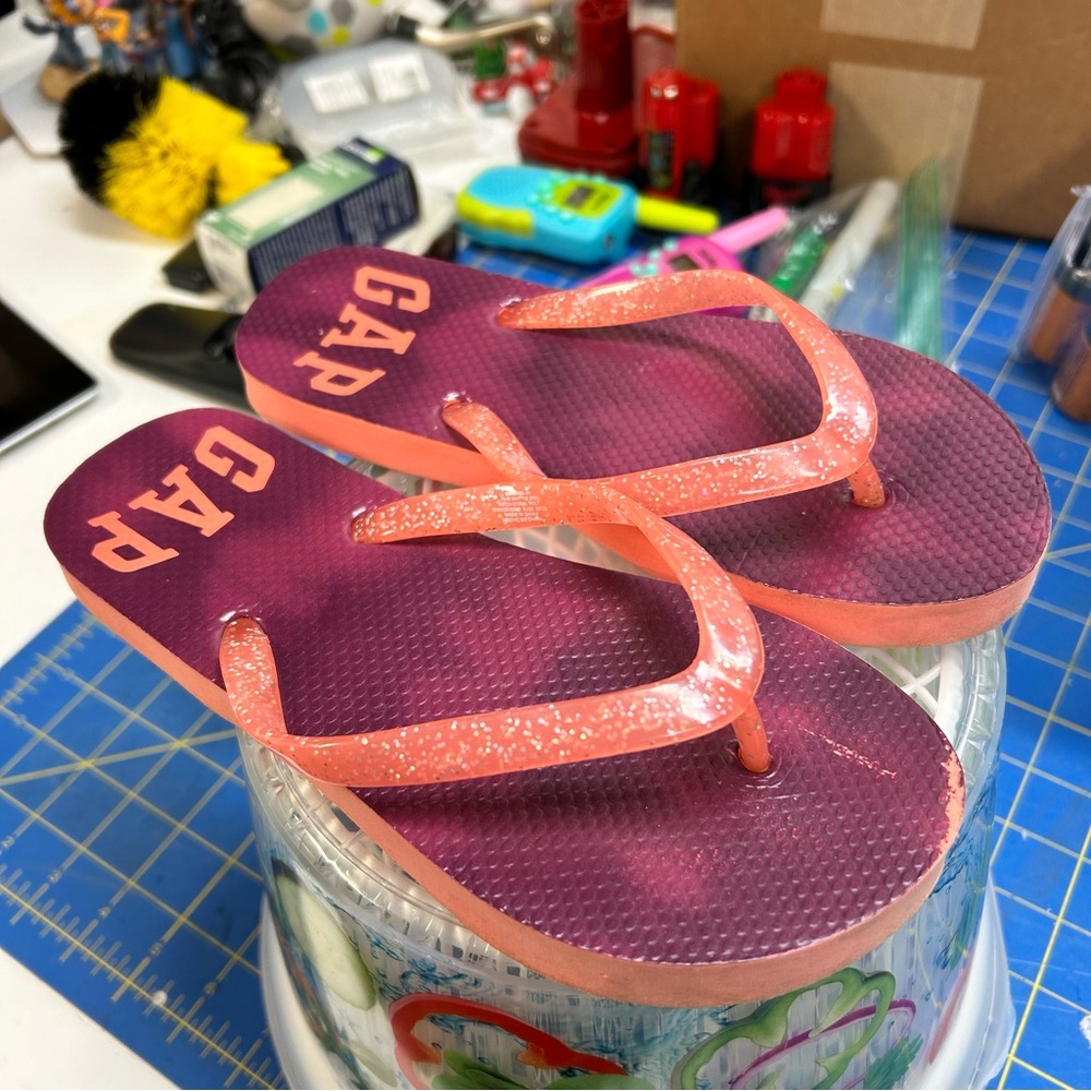 GAP size 1 Youth Flip Flops